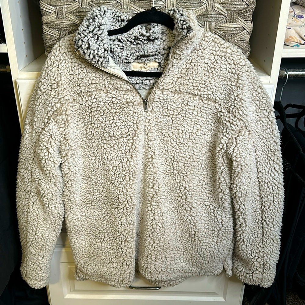 Women’s Sherpa warm and fluffy jacket size medium